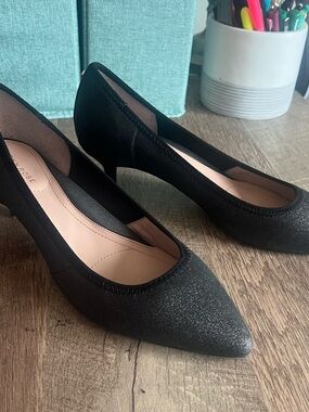 Taryn Rose Black Pointed Glitter Pumps